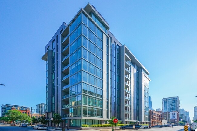 Building Photo - 360 W Erie St Unit 10C Rental