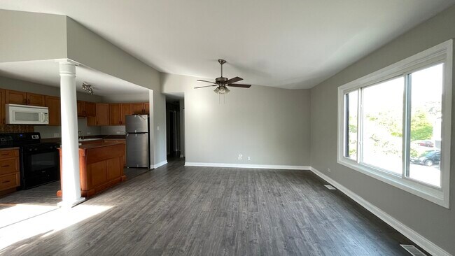 Photo - 476 Harrison Ct
