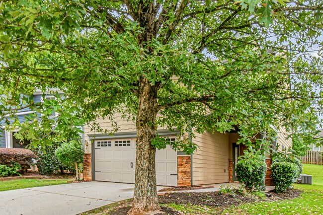 906 Silver Lake Dr