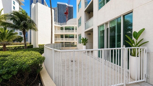 Photo - 253 NE 2nd St Unidad 802
