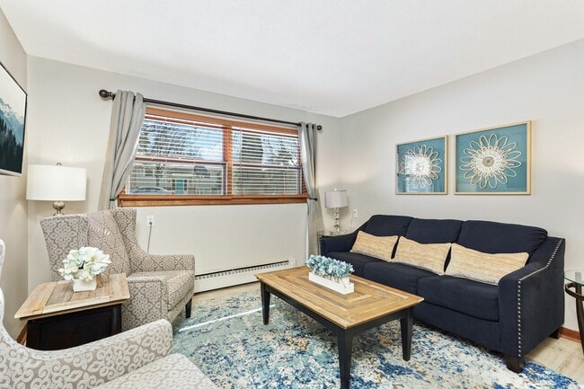 Building Photo - 157 Mississippi Pl Unit 2 (lower left)