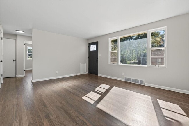 Photo - Saratoga Street