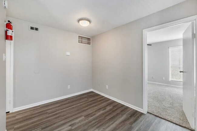 Building Photo - 11715 S Glen Dr Unit 101T-1 Rental