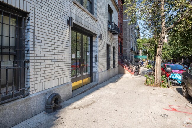 Photo - 170 W 81st St