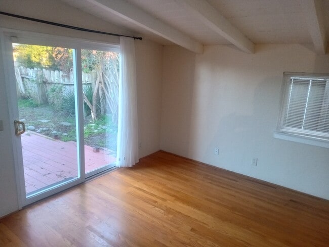 Photo - 682 Taylor St