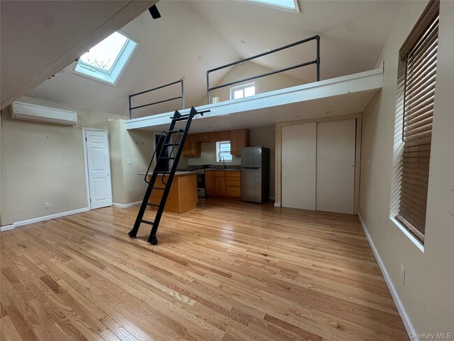 Building Photo - 108-12 Rockaway Beach Blvd Unit 4