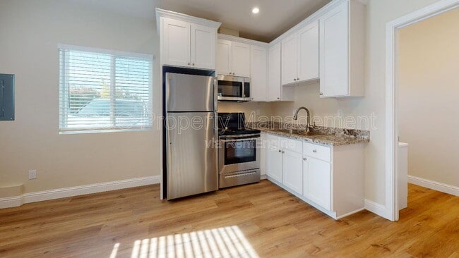 Building Photo - 1384 Darwin St Unit A