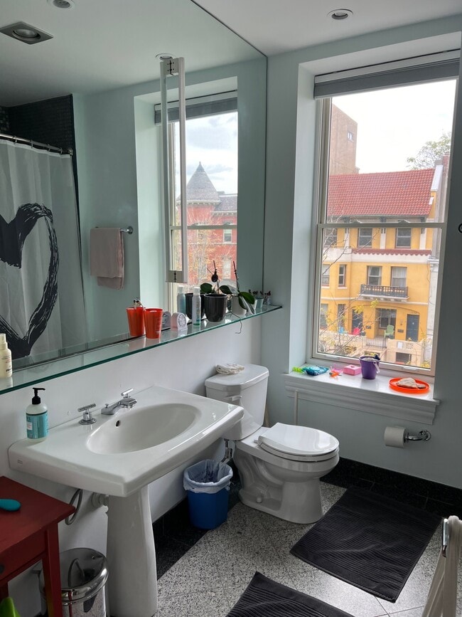 1325 13th St NW Unit 302
