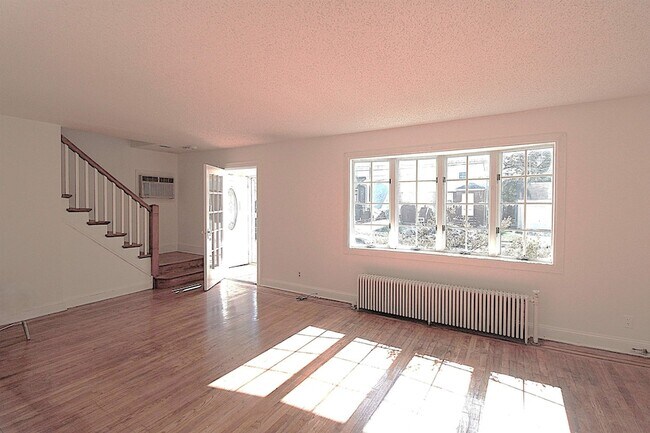 Photo - 14 Raydol Ave