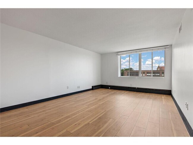 Photo - 2800 W 44th St Unidad 401