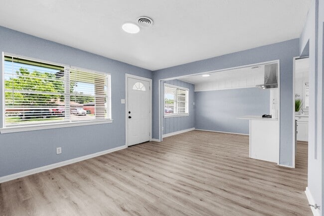 Photo - 2119 Linden Creek Ln