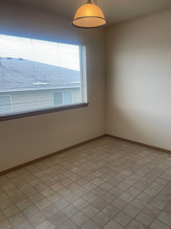Photo - 595 Eastmont Ave Unidad D