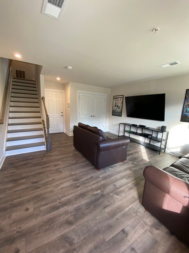 Photo - 295 Phoenix Dr