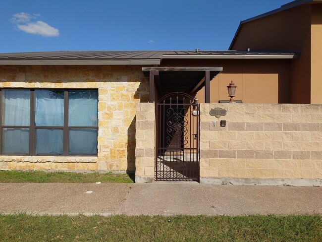 Building Photo - 1609 Saldana Ave Unit 115 Rental