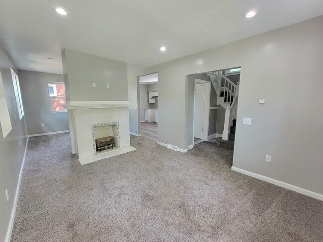 Photo - 389 Sumatra Ave