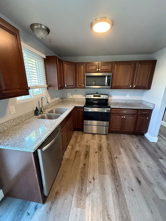 Building Photo - Beautiful four bedroom two bathroom home!