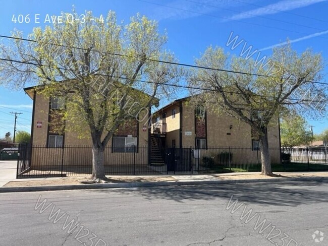 Building Photo - EAST PALMDALE 2BD/ 1 BATH 2ND FLOOR APT Unit 4