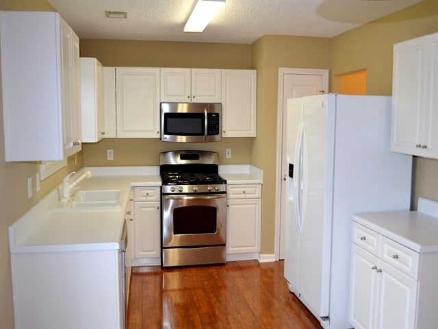 Photo - 200 Crossview Dr