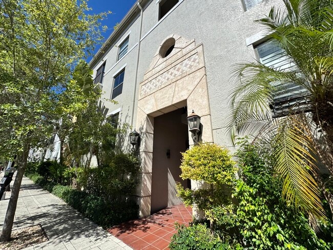 Photo - 580 S Sapodilla Ave Unit 203