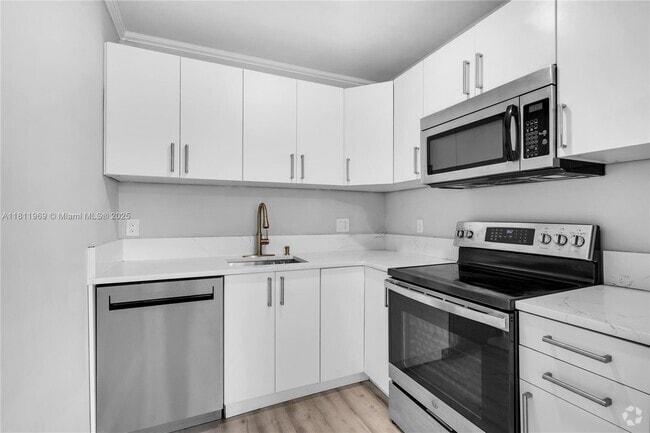Building Photo - 4500 NE 18th Ave Rental