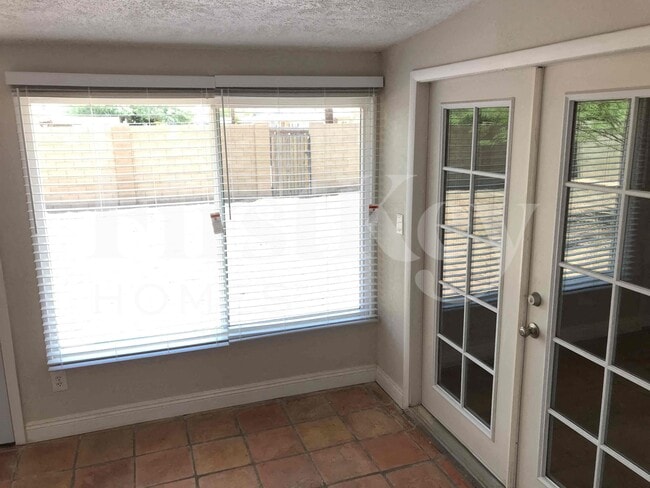 Photo - 7427 E McKinley St