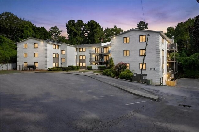 Building Photo - 5095 Roswell Rd NE Unit 209