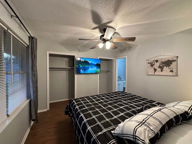 Photo - 3800 Pine St