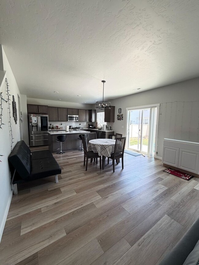 Photo - Stunning 4 Bedroom Home with Office and Loft!