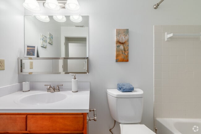 Model - Timberland - 1,150SF - Second Bathroom
