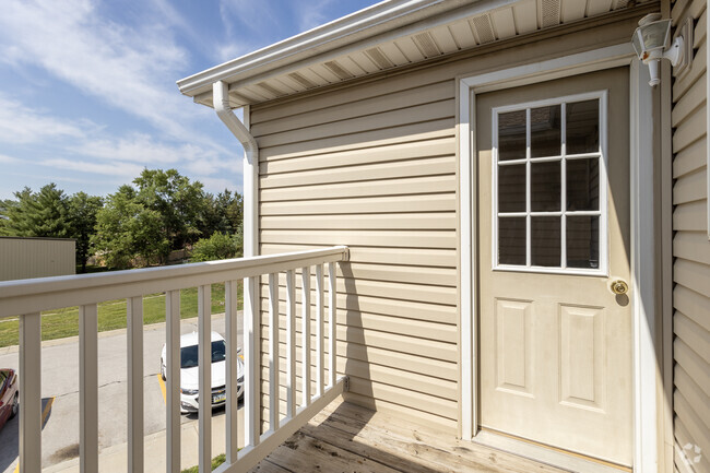 3BR, 1BA - 1,100SF