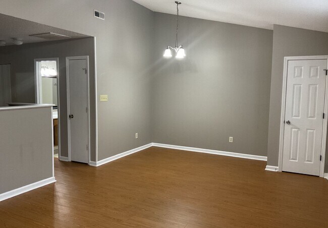 Photo - Cute 2 bedroom, 1 bathroom duplex. Close t...