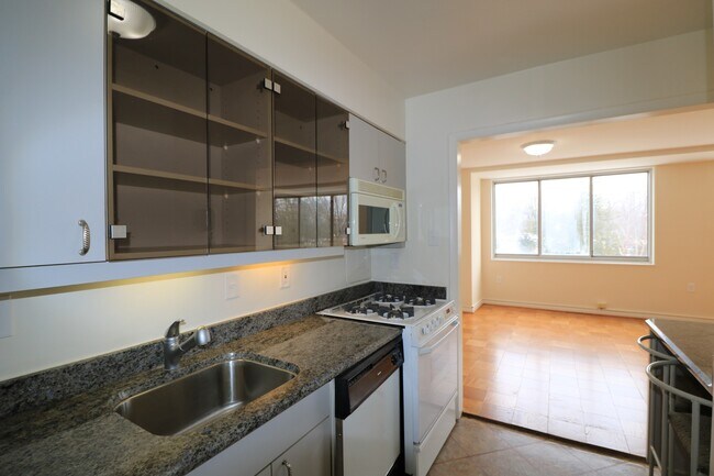 Photo - 2/2 Gem in Grosvenor Park! Unit 406
