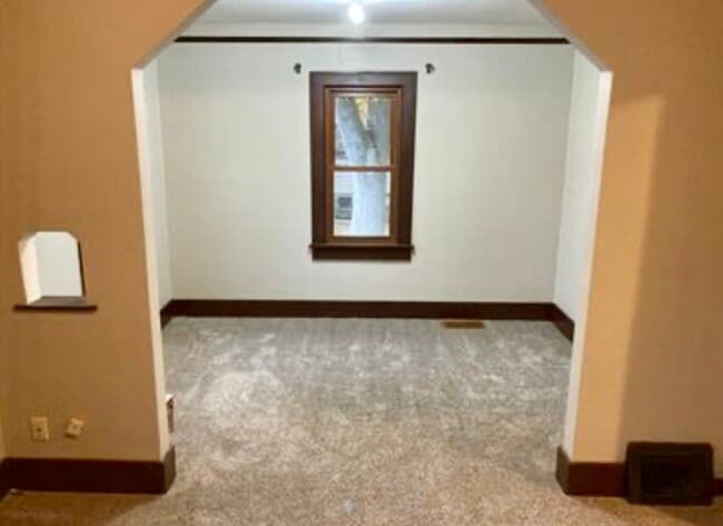 Photo - 630 W 7th Ave