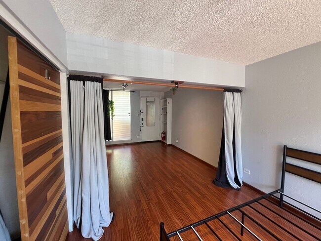 Photo - 392 sqft Studio with 1-bathroom, 1-parking in Palolo Gardens