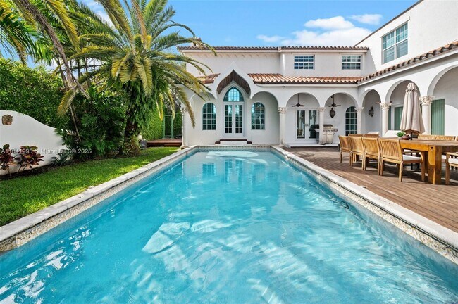 Photo - 2501 Pine Tree Dr House