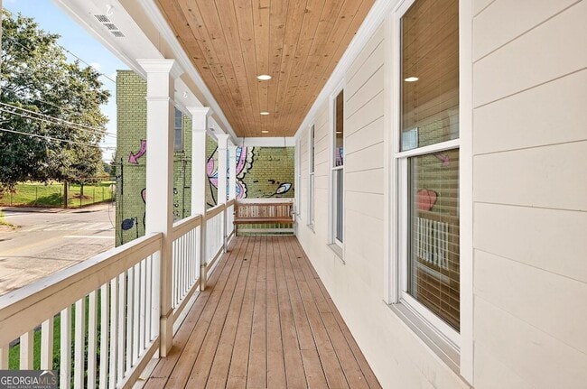 Photo - 523 Irwin St NE