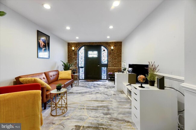 Photo - 919 Eastern Ave