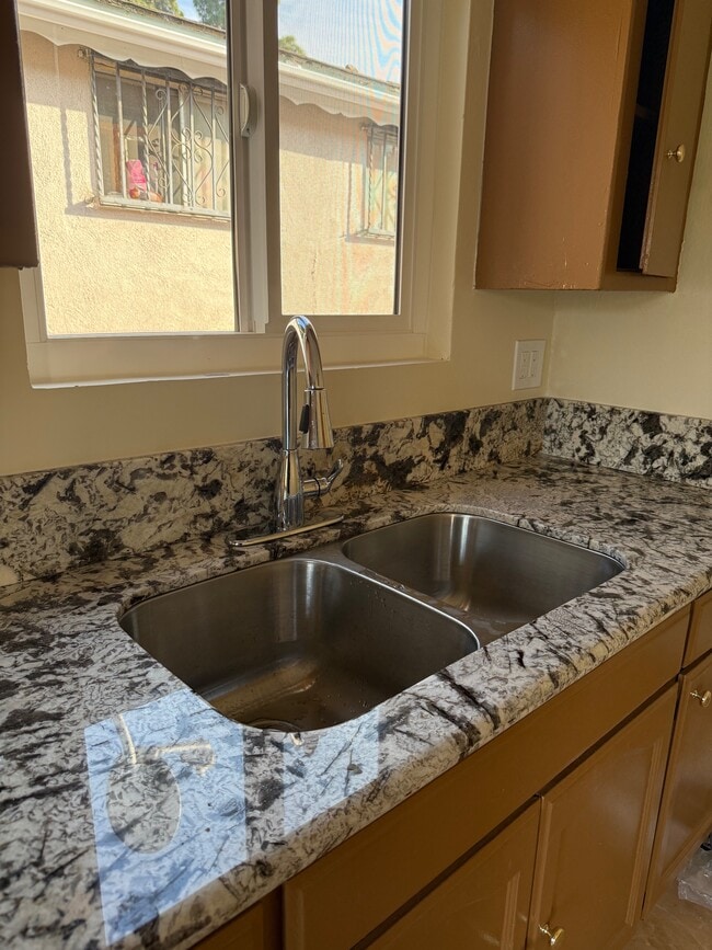 Photo - 7130 Newell St Unidad B