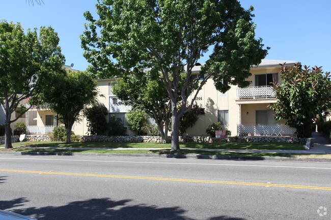 Building Photo - Monroe Manor Rental