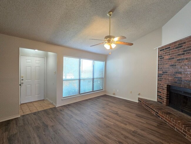 Photo - 906 Meadow Cir N