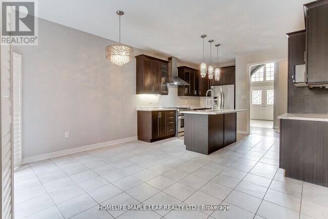 Photo - 2180 Dawson Cres