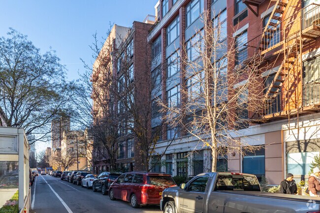 Photo - 227 E 111th St