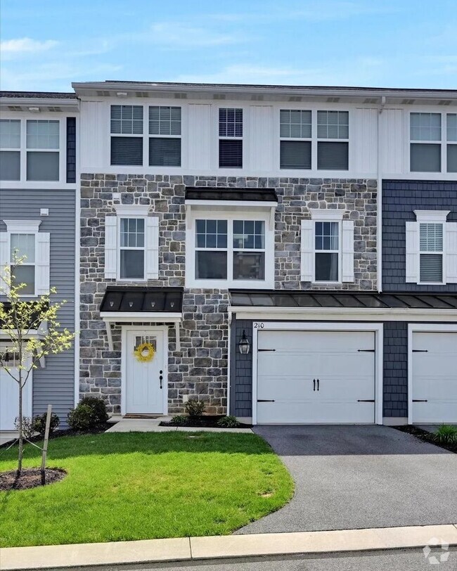 Building Photo - Spacious Modern 3 Bedroom Townhome in Annv...