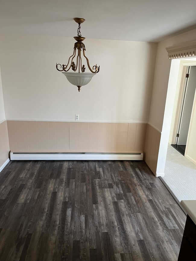 Building Photo - 17060 E 11 Mile Rd Unit #7