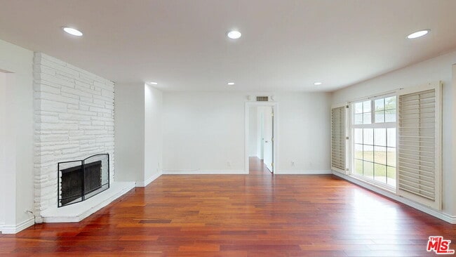 Photo - 17155 Donmetz St