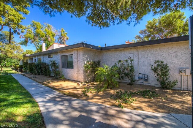 Building Photo - 2574 Pera Cir