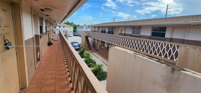 Photo - 664 W 29th St Unit 6