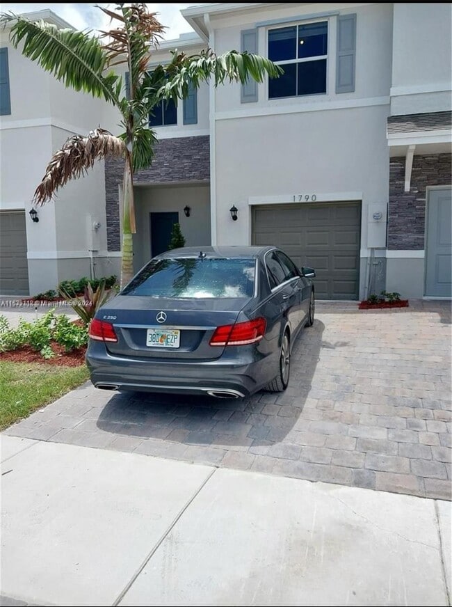 Photo - 1790 SE 7th Ter