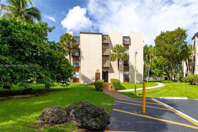 Building Photo - 14611 N Kendall Dr Unit 208L