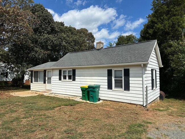 Building Photo - 3 Bedroom/ 1 Bath Home in Walkertown